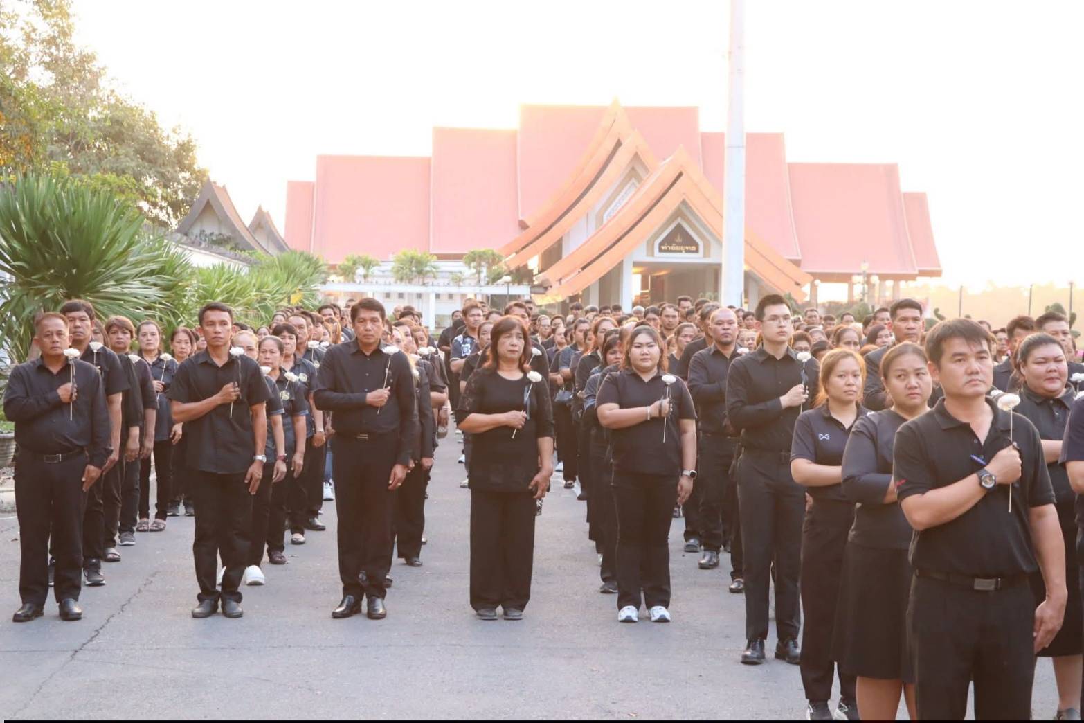 title - ผู้อำนวยการศูนย์ส่งเสริมและพัฒนาอาชีพเสริมนอกภาคการเกษตร ร่วมกิจกรรมแสดงความอาลัยและแสดงความจงรักภักดีสมเด็จพระนางเจ้าสิริกิต์ พระบรมราชินีนาถ พระบรมราชชนนีพันปีหลวง โครงการหนึ่งความดี ล้านความรัก ภูมิใจพรรคพระพันปีหลวง ณ ศาลาพระมิ่งขวัญ ศูนย์ส่งเสริมและพัฒนาอาชีพเสริมนอกภาคการเกษตร (ศูนย์ศิลปาชีพบางไทรฯ (เดิม))